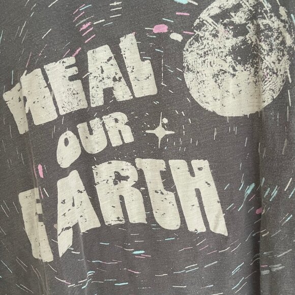 MAGNOLIA PEARL "Heal the Earth" Grey, Pink, & White Cotton Tee; NWOT! One Size - Picture 6 of 11